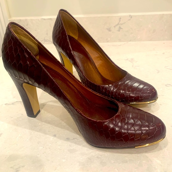 Banana Republic all leather burgundy heels - Picture 2 of 8